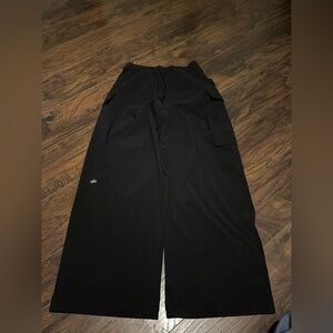 フィットネスボトムス [Alo Yoga] Show Off Cargo Wide Leg Trouser (Regular) Show Off Cargo Wide Leg Trouser - Chestnut | Alo Yoga